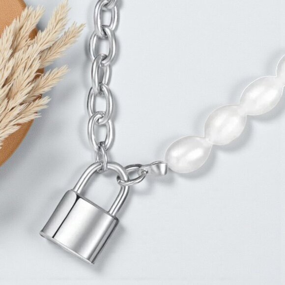 🆕18K White Gold Plated Chain Necklace with Padlock Charm & Freshwater Pearls - Picture 9 of 9